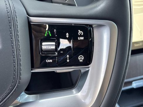 Certified 2025 Land Rover Range Rover SE AWD/4WD image 28