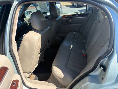 Used 2007 Lincoln Town Car Signature RWD image 24