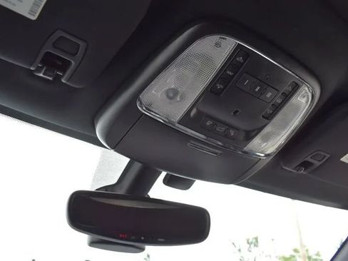 Used 2017 Jeep Grand Cherokee Limited w/ Luxury Group II AWD/4WD image 18