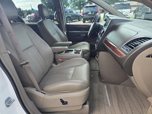Used 2011 Chrysler Town & Country Touring-L w/ Entertainment Group #2 image 22