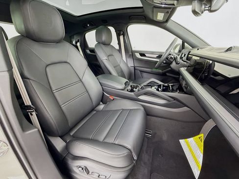 New 2026 Porsche Cayenne Coupe AWD/4WD image 32