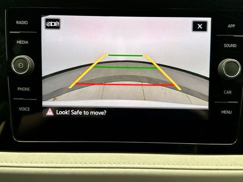 Used 2025 Volkswagen Taos SE image 16