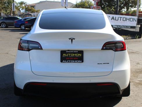 Used 2022 Tesla Model Y Long Range AWD/4WD image 32
