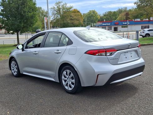 Certified 2022 Toyota Corolla LE image 4