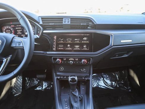 Used 2025 Audi Q3 2.0T Premium w/ Convenience Package image 12