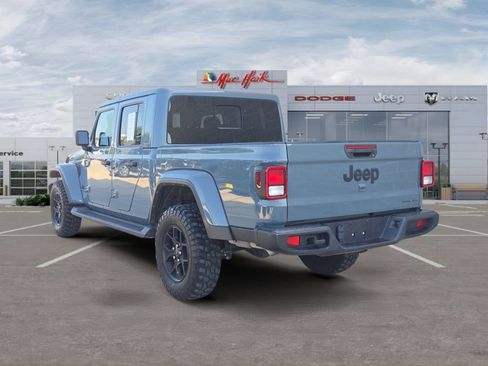 Used 2024 Jeep Gladiator Sport AWD/4WD image 3