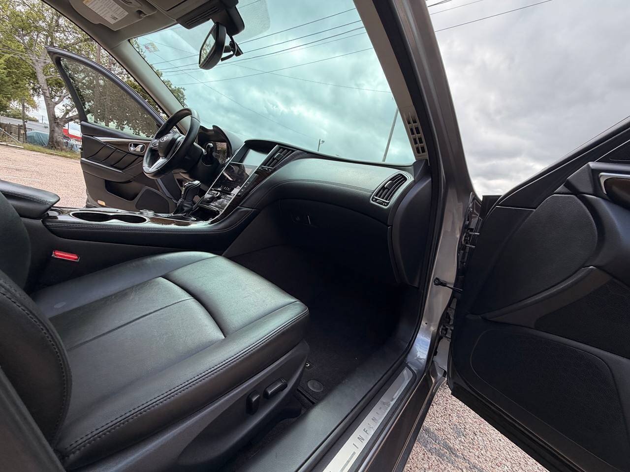 Used 2018 INFINITI Q50 Luxe w/ Cargo Package (L95) RWD image 12
