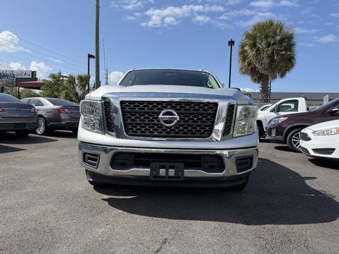 Used 2017 Nissan Titan SV RWD image 3