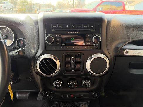 Used 2014 Jeep Wrangler Unlimited Sahara w/ Connectivity Group image 14