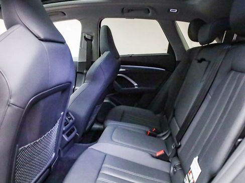 Certified 2025 Audi Q5 2.0T Premium Plus w/ Premium Plus image 20