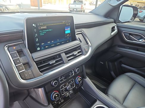 Used 2024 Chevrolet Suburban Z71 w/ Luxury Package image 15