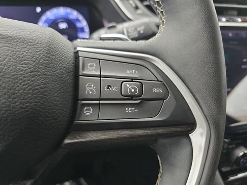 Used 2023 Jeep Grand Cherokee Limited AWD/4WD image 38