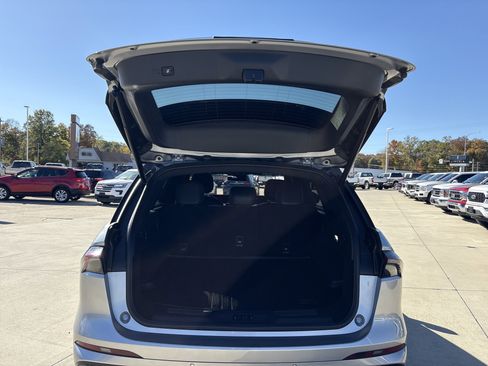 Used 2024 Lincoln Nautilus Reserve w/ Equipment Group 202A image 5