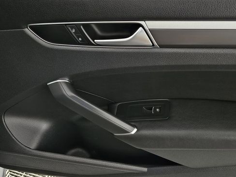 Used 2017 Volkswagen Passat 1.8T R-Line FWD image 30