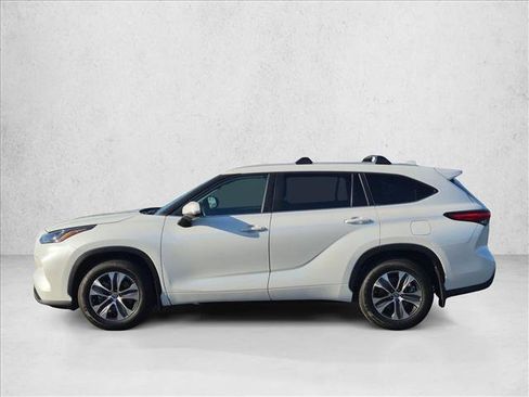 Used 2023 Toyota Highlander XLE FWD image 9