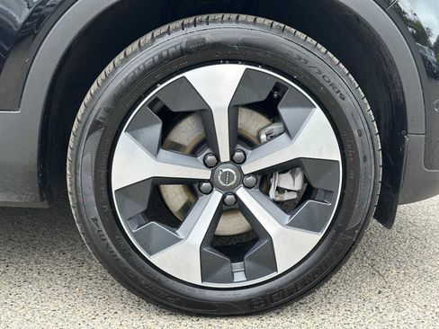 Used 2025 Volvo XC40 B5 Plus w/ Protection Package Premier AWD/4WD image 9