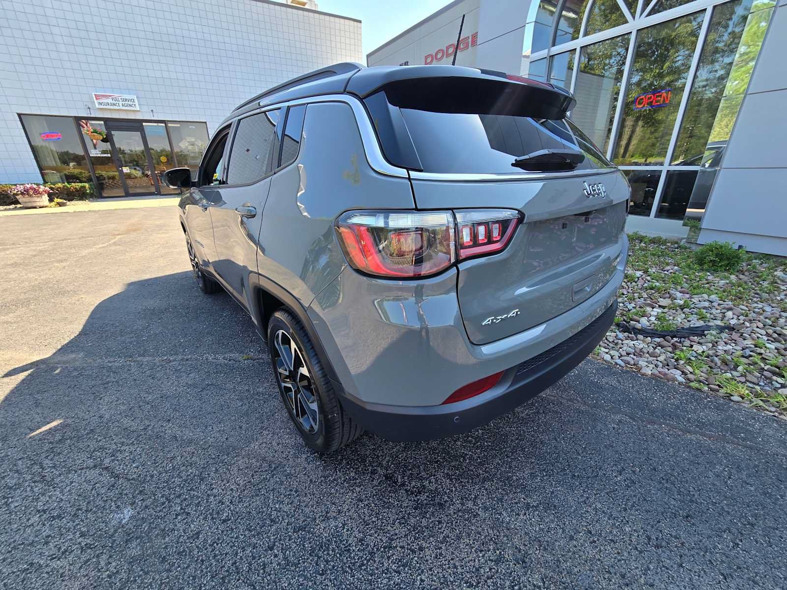 Used 2024 Jeep Compass Limited AWD/4WD image 4