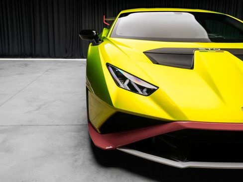 Used 2021 Lamborghini Huracan STO RWD image 22