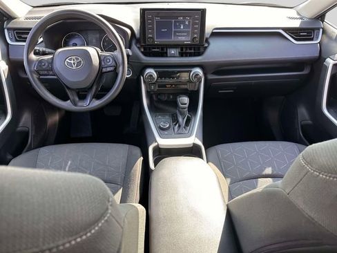 Used 2021 Toyota RAV4 XLE AWD/4WD image 17