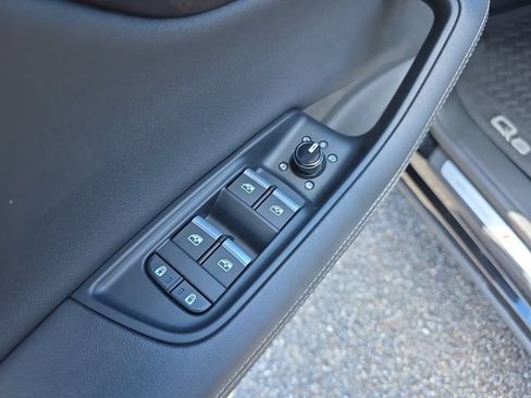 Used 2023 Audi Q8 Prestige AWD/4WD image 18