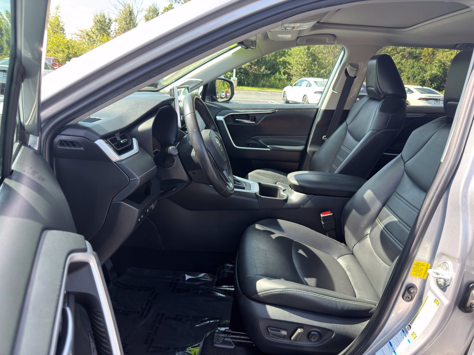 Used 2022 Toyota RAV4 XLE Premium AWD/4WD image 12
