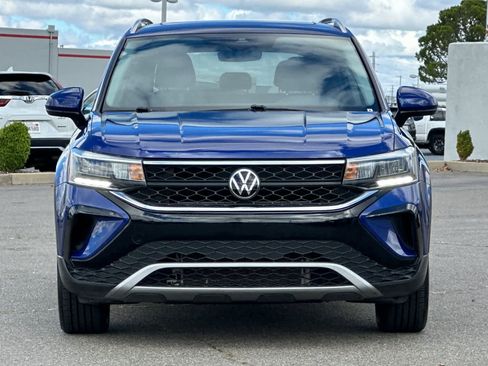 Used 2024 Volkswagen Taos SE w/ Panoramic Sunroof Package FWD image 10