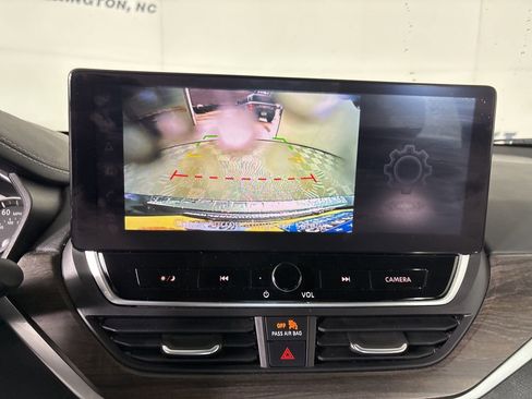 Used 2023 Nissan Altima 2.5 SV w/ SV Premium Package image 16