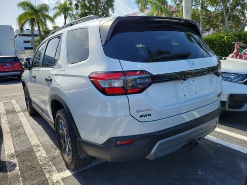 Used 2025 Honda Pilot TrailSport image 4