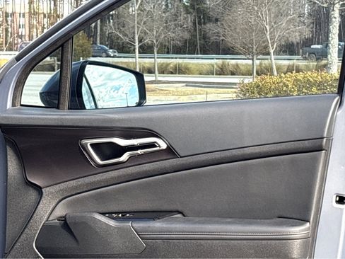 Used 2023 Kia Sportage EX image 13