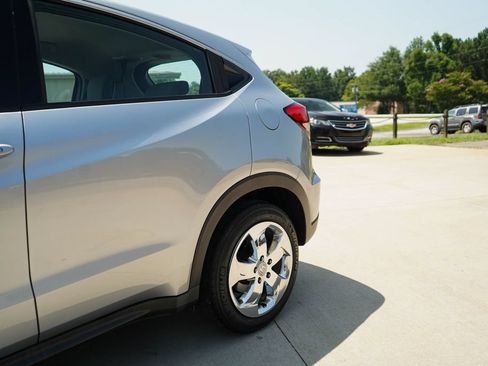 Used 2021 Honda HR-V LX image 21