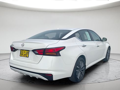 Used 2025 Nissan Altima 2.5 SV FWD image 3
