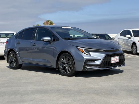 Certified 2025 Toyota Corolla SE FWD image 2