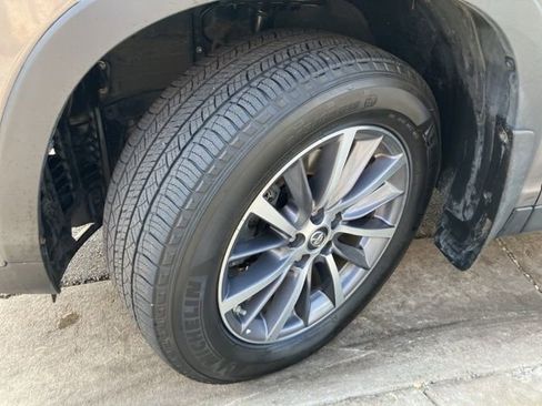 Used 2019 Toyota Highlander XLE image 34