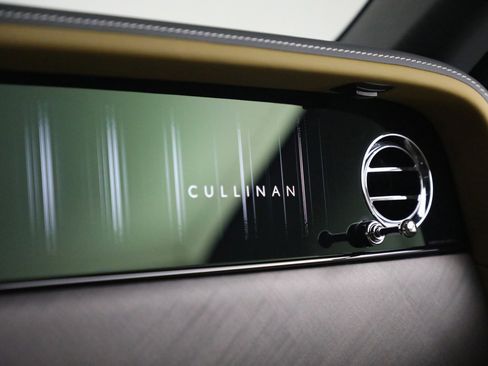 Certified 2025 Rolls-Royce Cullinan image 41