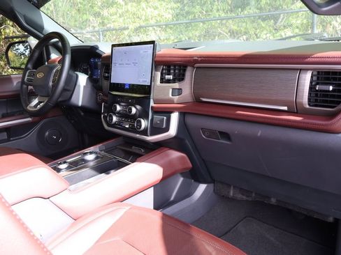 Used 2024 Ford Expedition Limited image 40