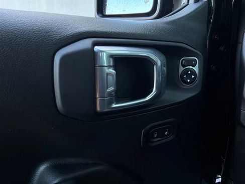 Used 2025 Jeep Wrangler Unlimited Sport AWD/4WD image 19