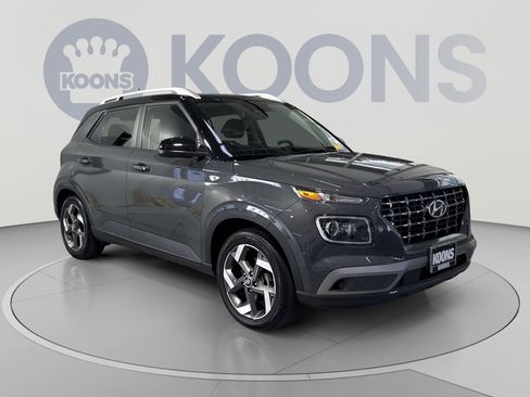 Used 2023 Hyundai Venue Limited FWD image 2