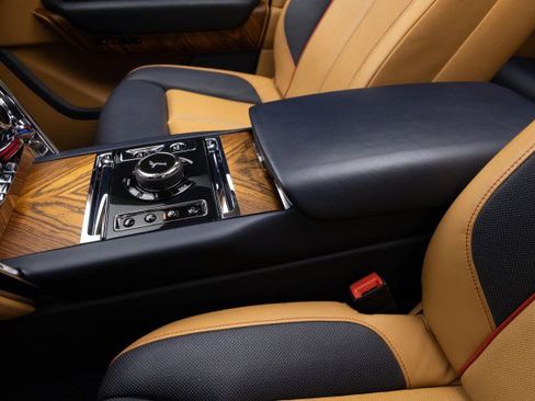 Used 2019 Rolls-Royce Cullinan image 36