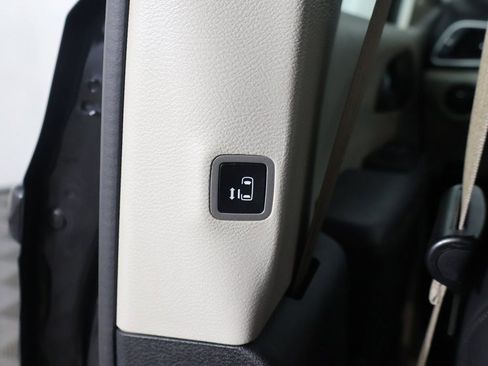 Used 2020 Chrysler Pacifica Touring-L image 48