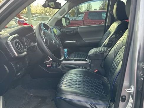 Used 2022 Toyota Tacoma SR5 image 7