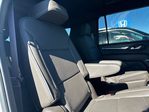 Used 2024 GMC Yukon XL Denali AWD/4WD image 45