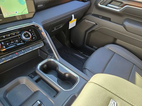 New 2026 GMC Sierra 2500 Denali w/ Technology Package AWD/4WD image 19
