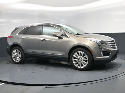 Used 2019 Cadillac XT5 Premium Luxury image 2