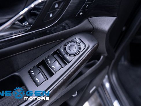 Used 2023 Chevrolet Traverse High Country image 21