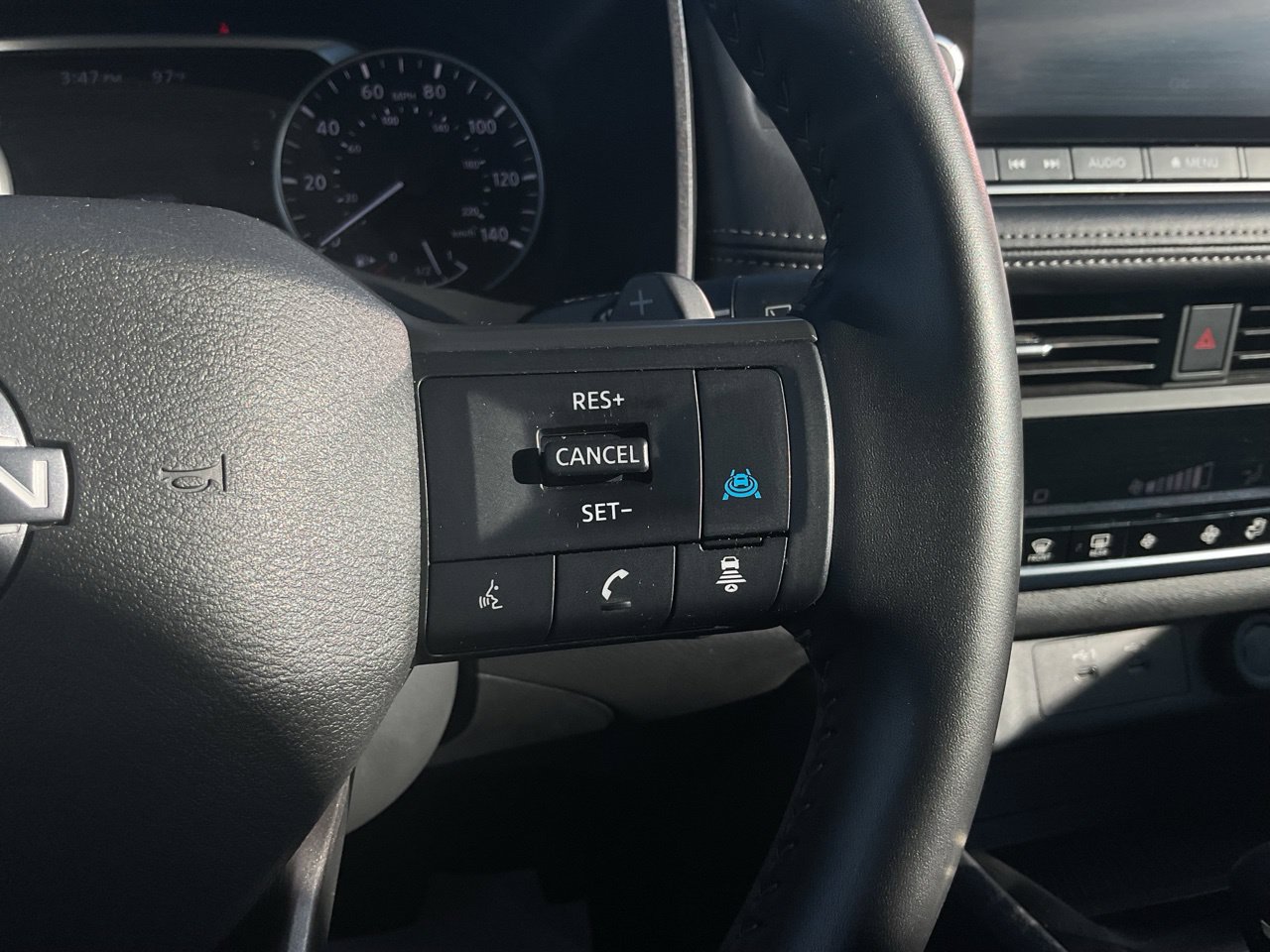 Used 2025 Nissan Rogue SV FWD image 35