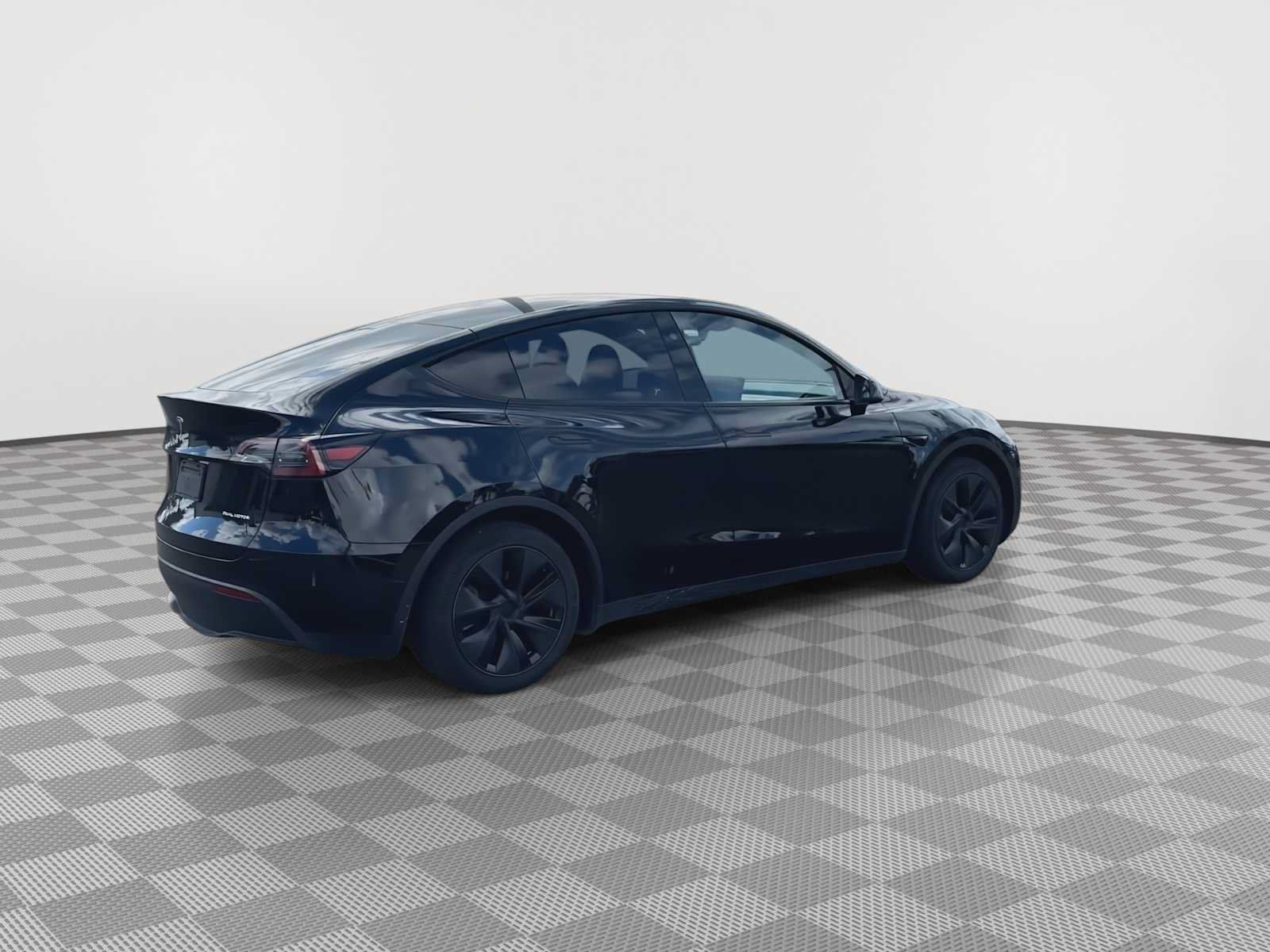 Used 2025 Tesla Model Y Long Range AWD/4WD image 8