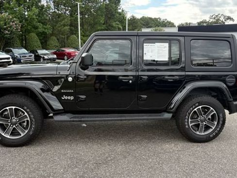 Used 2023 Jeep Wrangler Unlimited Sahara AWD/4WD image 3