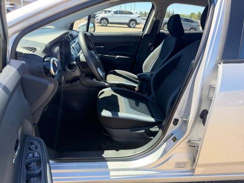 Used 2025 Nissan Versa SV FWD image 35