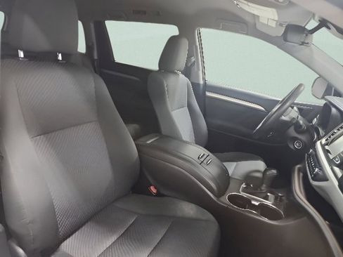 Used 2019 Toyota Highlander LE AWD/4WD image 15
