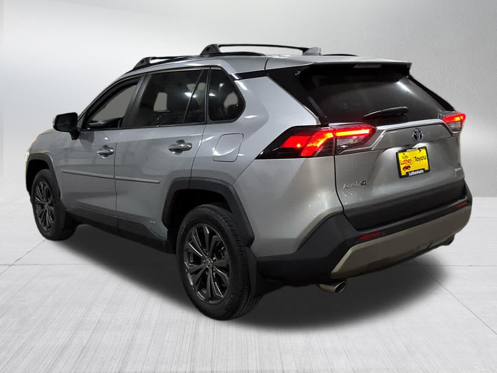 Used 2022 Toyota RAV4 Limited AWD/4WD image 4